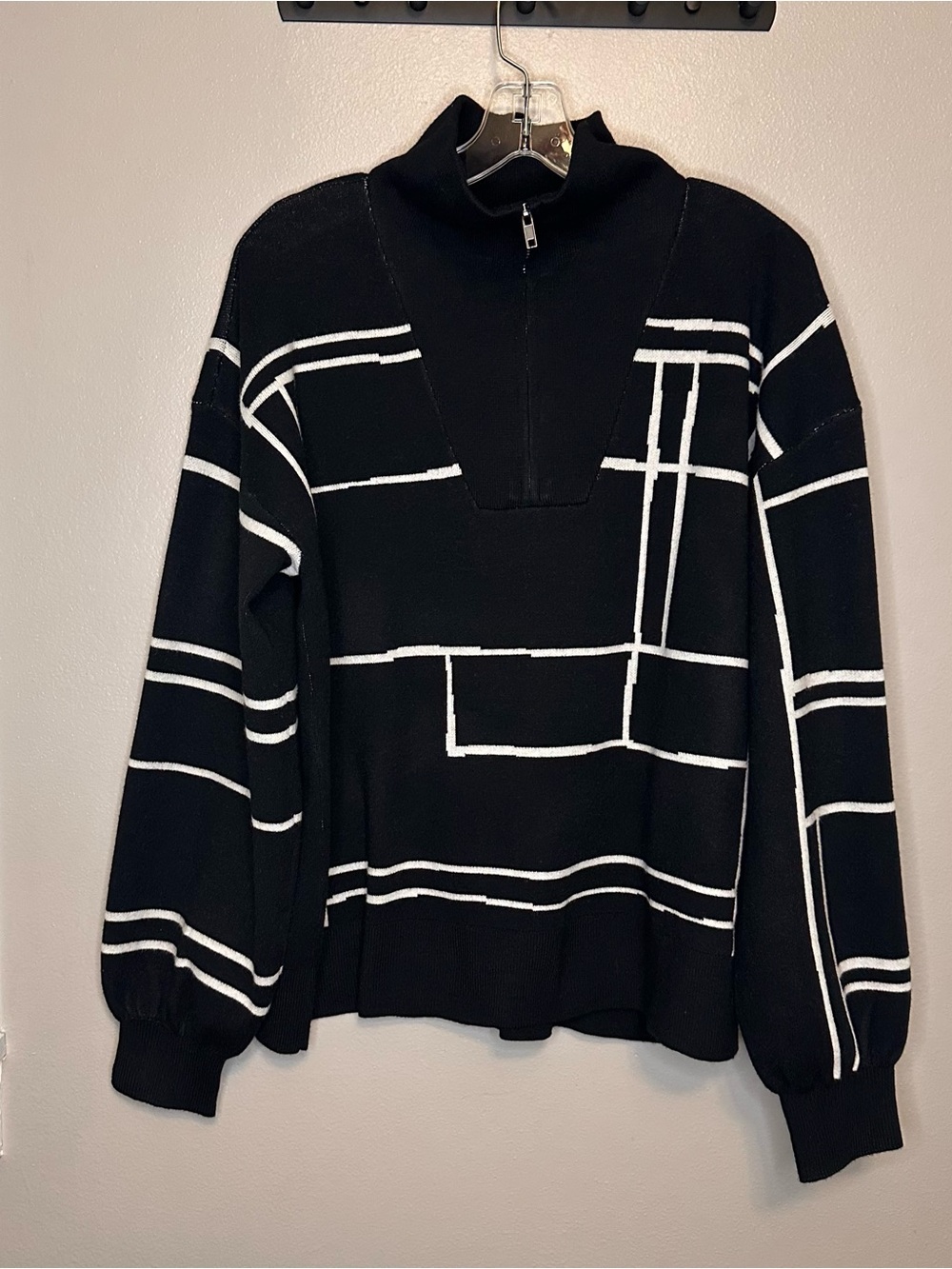 NWT Nine West Black and White Quarter-Zip Geometric Pullover